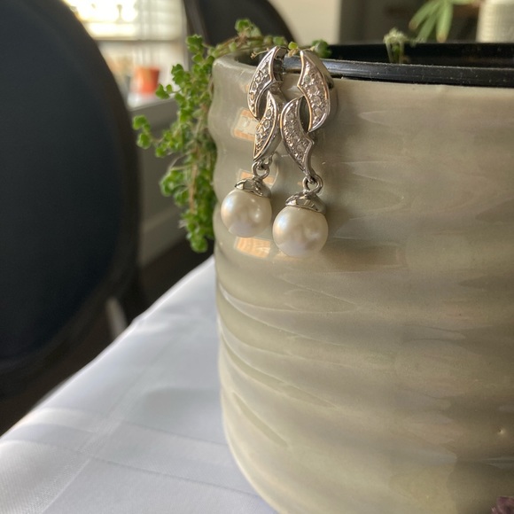 Vintage Butler signed rhinestone paved faux pearl dangle drop earrings - Picture 9 of 9